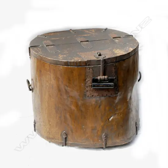 A large wooden Chinese rustic box