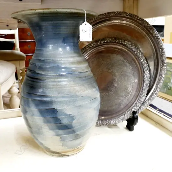 2 EP TRAYS & BLUE POTTERY VASE
