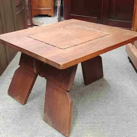SMALL OAK COFFEE TABLE 
