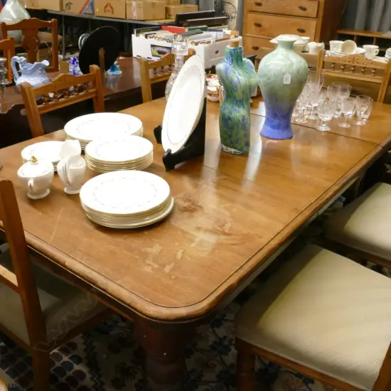 MAHOGANY VICT DINING TABLE