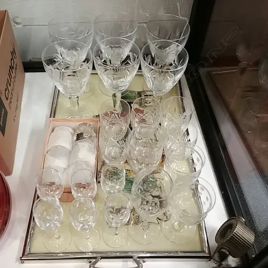 TRAY OF CRYSTAL GLASSES
