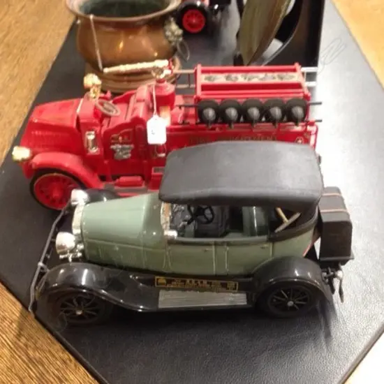 JIM BEAM FIRE TRUCK & VINTAGE CAR-COMPLETE