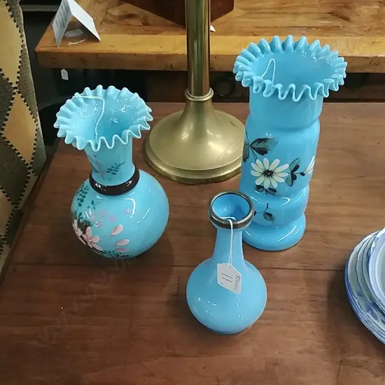 3 BLUE GLASS VASES VICT 