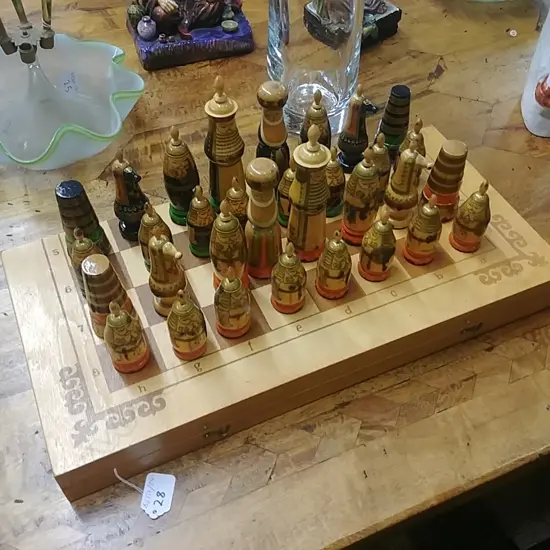 RUSSIAN CHESS SET W BOX