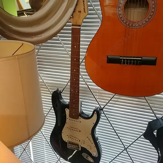 ELECTRIC GUITAR 