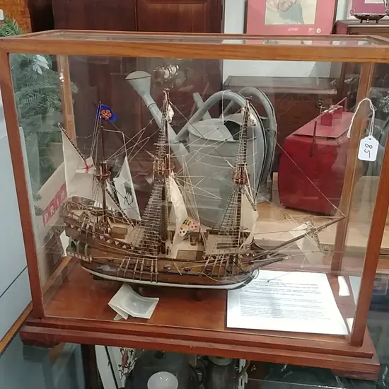 GLAZED CASE W MODEL SHIP-GOLDEN HIND