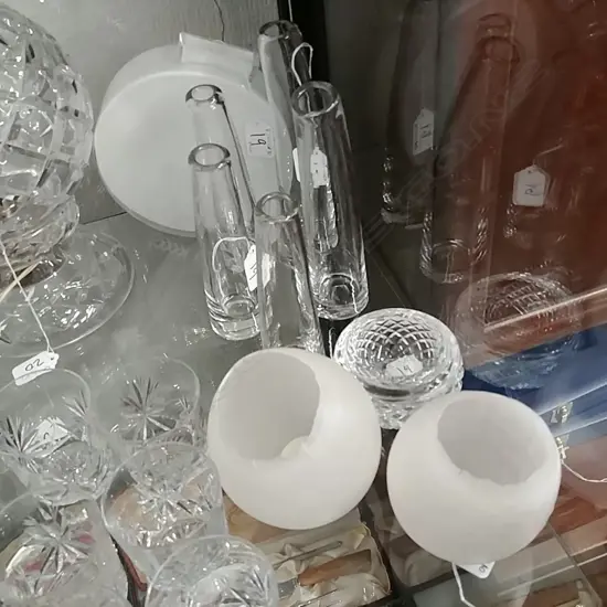 ASST VASES + 2 TEA LIGHTS