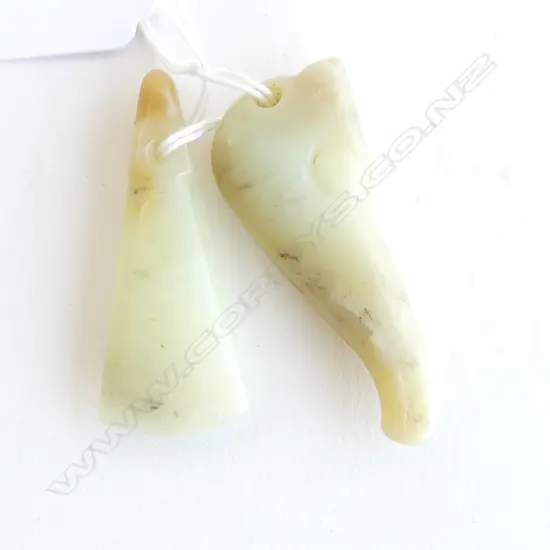2 CHINESE JADE CARVED PENDANTS L.65mm
