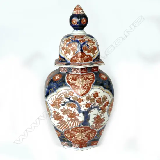 A Japanese Imari porcelain lidded urn