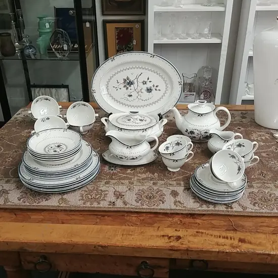 RD DINNER SERVICE OLD COLONY PATTERN