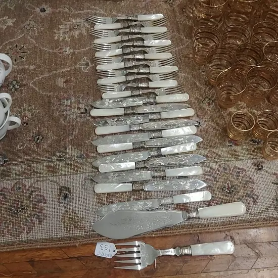 SET OF MOP HANDLED CUTLERY