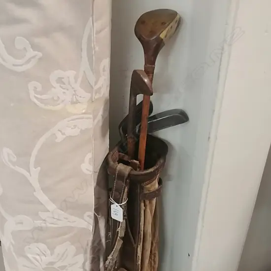 VINTAGE  GOLF CLUBS & BAG