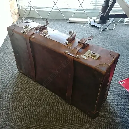 LEATHER SUITCASE