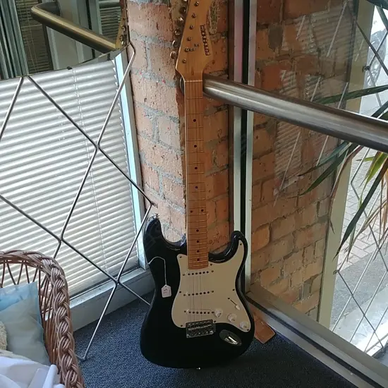 FERNANDEZ 6 STRING ELECTRIC GUITAR