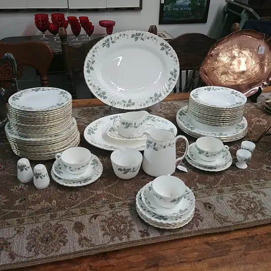 ROYAL MINTON  PART DINNER SET