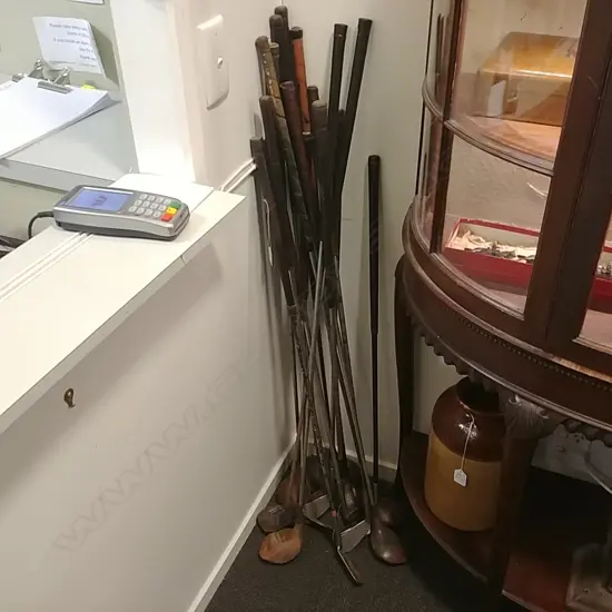 COLLECTION OF GOLF CLUBS