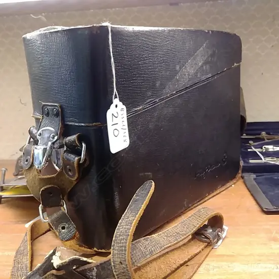 CASED  VINTAGE MOVIE CAMERA