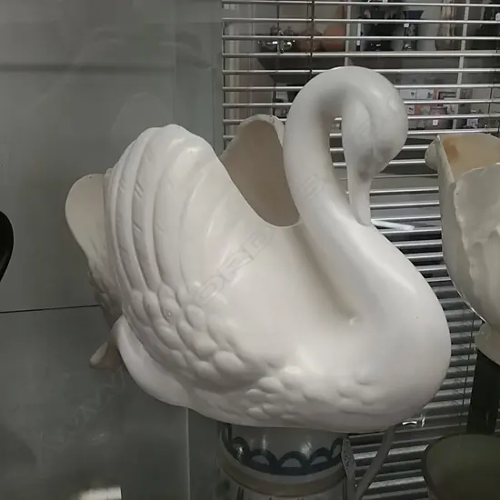 CROWN LYNN LGE WHITE SWAN