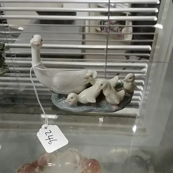 LLADRO-DUCK & DUCKLINGS