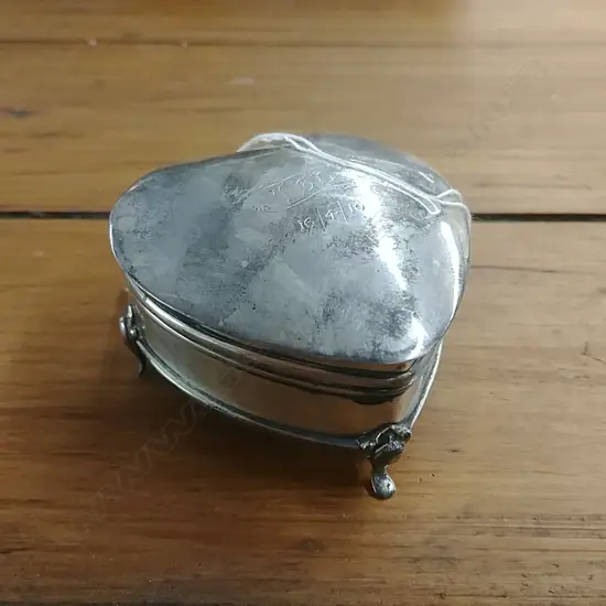 SILVER HEART SHAPE RING BOX