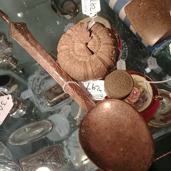 3 ASIAN SILVER PCS (SPOON & 2 BOXES)