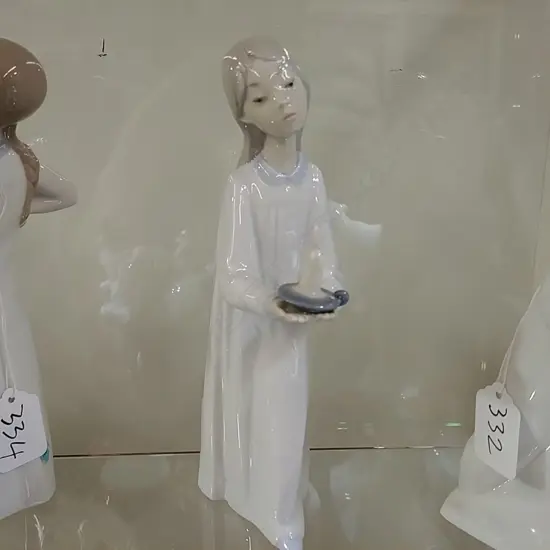 LLADRO GIRL WITH CANDLE