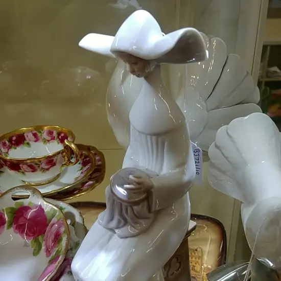LLADRO NUN DARNING CHIPPED FINGER