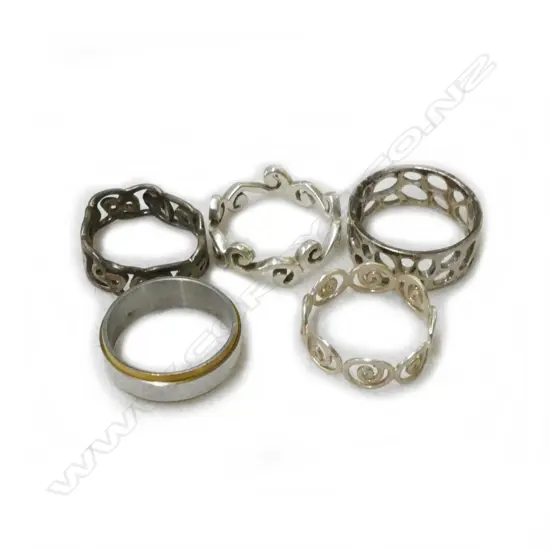 BAG SILVER RINGS X 4 & ANOTHER