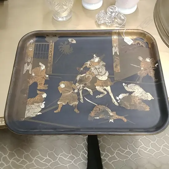 LACQUERED TRAY W BATTLE SCENE
