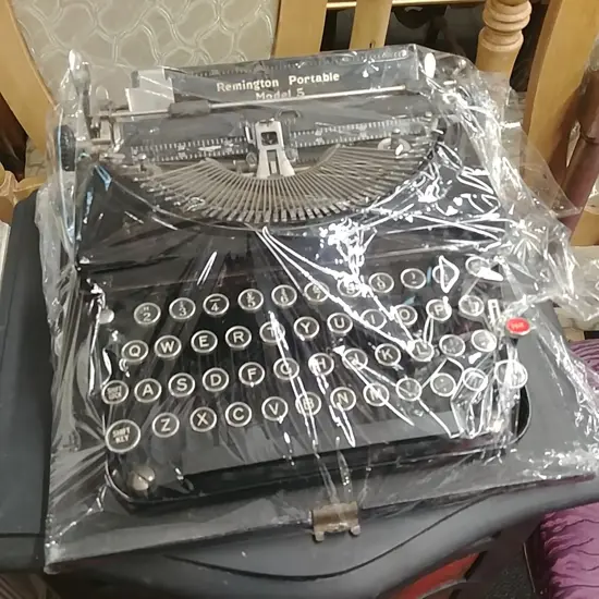 REMINGTON PORTABLE TYPEWRITER