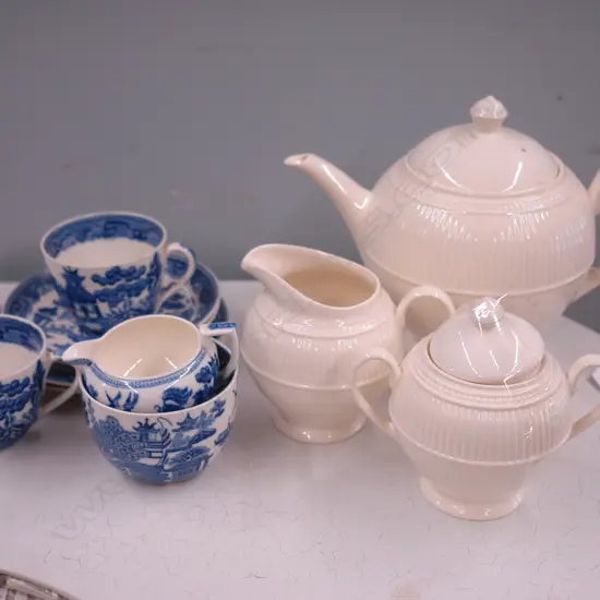 3 W/W TEA POT SUGAR & CREAMER & 2 WILLOW TRIO S/C