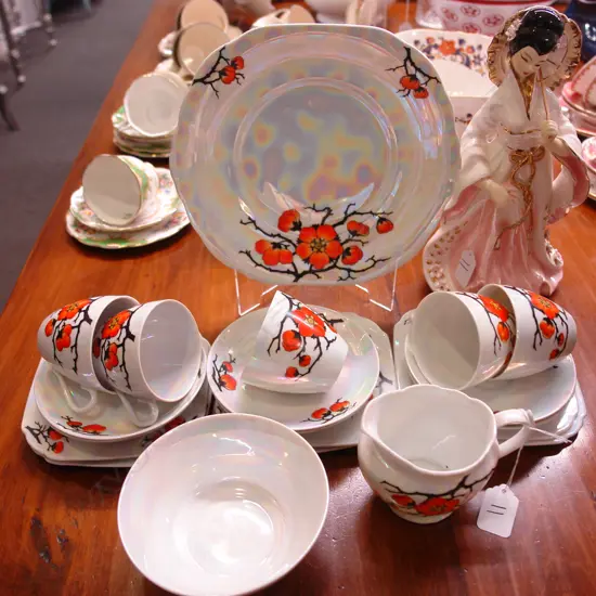 'VICTORIA' 20PC LUSTRE TEA SET (CUP MISS.)+ORN.FIG