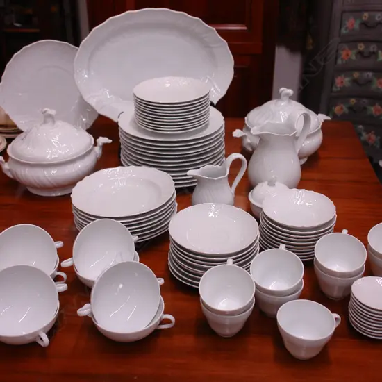 LARGE HUTCHENRUTHER DINNER SERVICE