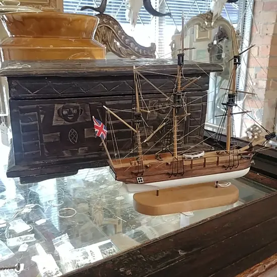 CARVED BOX + MODEL SHIP