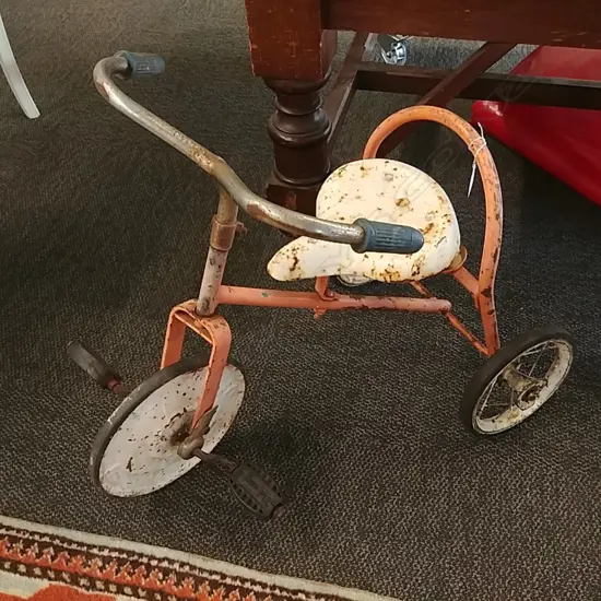 VINTAGE TRIANG CHILD'S TRICYCLE