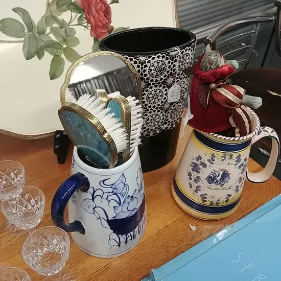 2 JUGS VASE HAIRBRUSH SET & CAT ORN