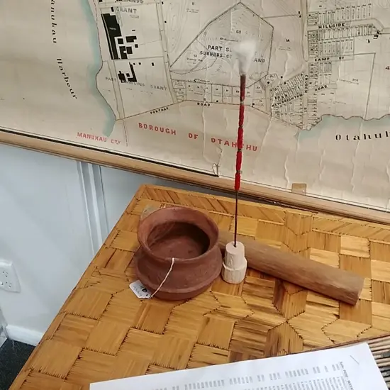 FIJIAN POT + SOLOMON ISLD. FEATHER MONEY