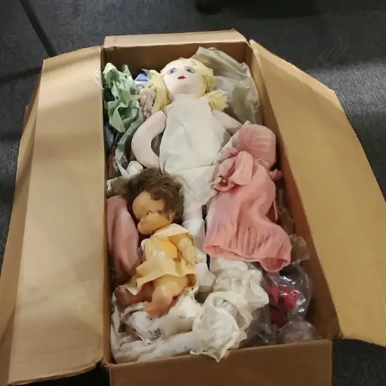 BOX OF DOLLS & DOLLS CLOTHES