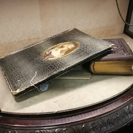 VINTAGE PHOTO ALBUM  POSTCARD ALBUM EMPTY & BOOK