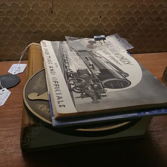 COLLECTION OF TRAIN RELATED ITEMS- PIN/BOOKLET ETC