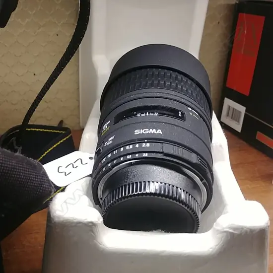 SIGMA 105MM 2.8 MACRO LENS