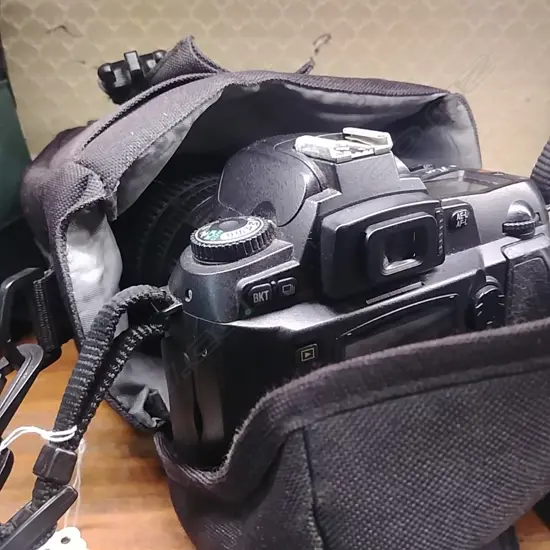 NIKON DIGITAL SINGLE LENS CAMERA W CASE