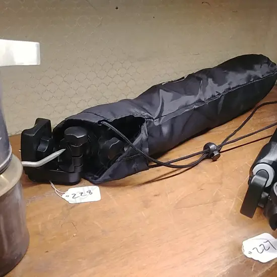 KATHMANDU TRIPOD W BAG