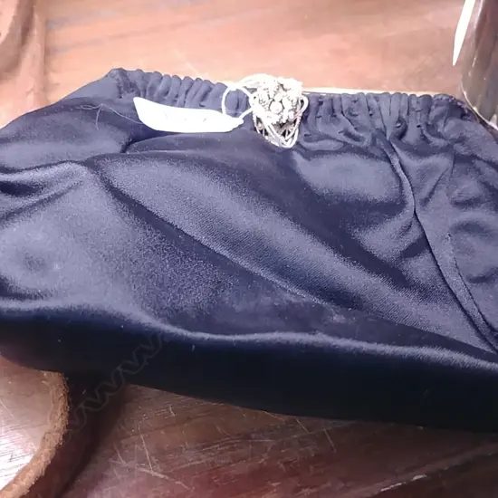 VINTAGE LADIES SILK PURSE + FAUX PEARL COLLAR