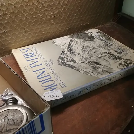 BOOK 'THE MOUNT EVEREST' BY ERIC SHIPTON