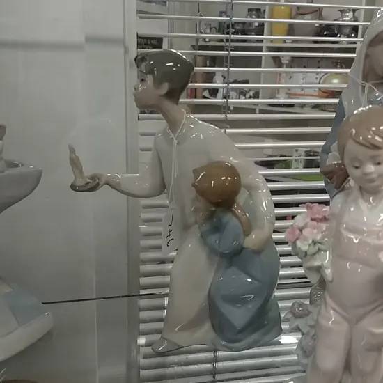 LLADRO FIG - BOY & GIRL W/ CANDLE A/F