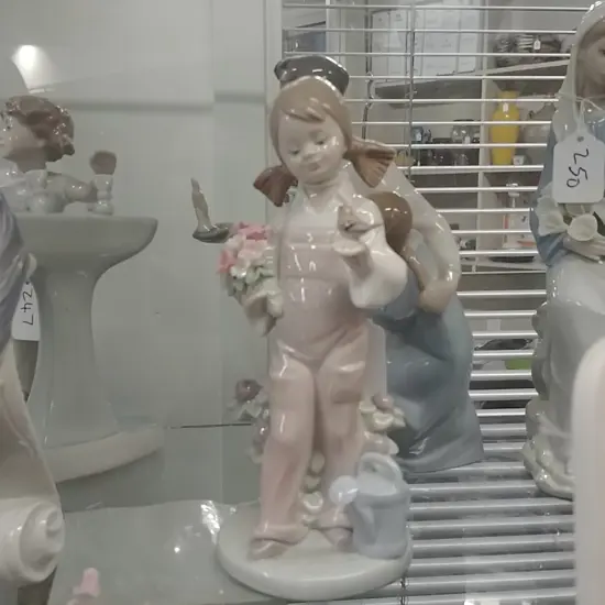 LLADRO FIG - GIRL W/ SPARROW (AF)