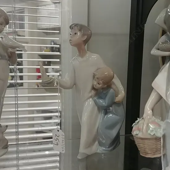 NAO 2 CHILDREN WITH CANDLE