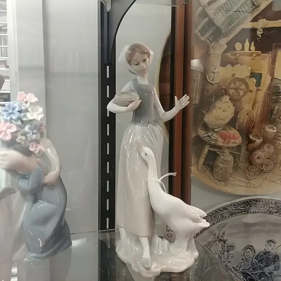 LLADRO FIG. WOMAN & GOOSE