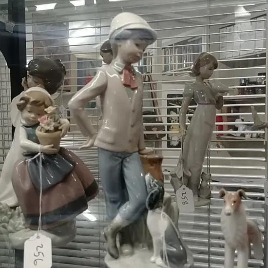 NAO FIG. GROUP-BOY & DOG AND NAO DOG